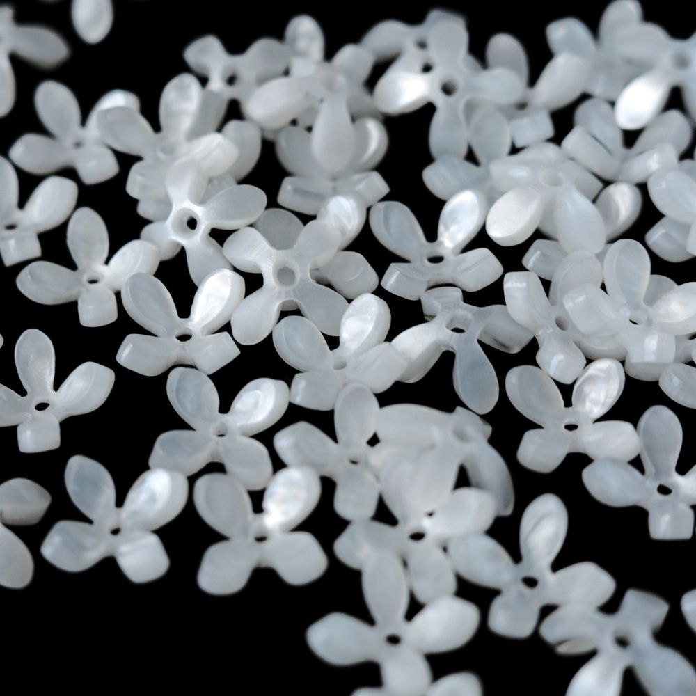 бусина, смола "сирень", цвет белый перламутр, 13x13x3 мм