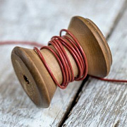 Шнур кожаный, цвет приглушенный красный, диаметр 1.5 мм