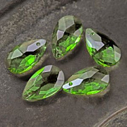 Подвеска стеклянная "Капля", граненая, цвет зеленый, 22х13 мм