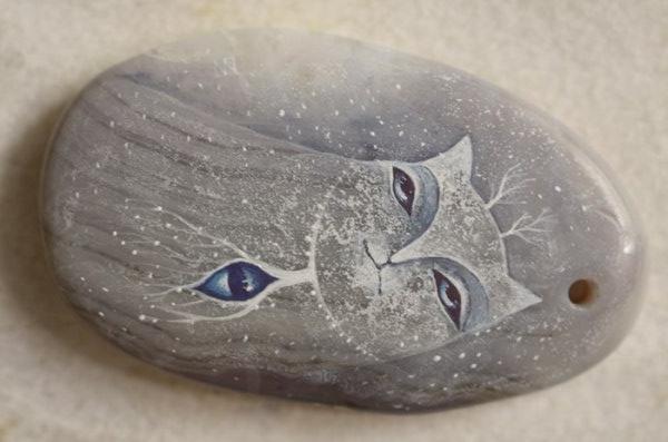 Роспись камня "Снежный вестник"