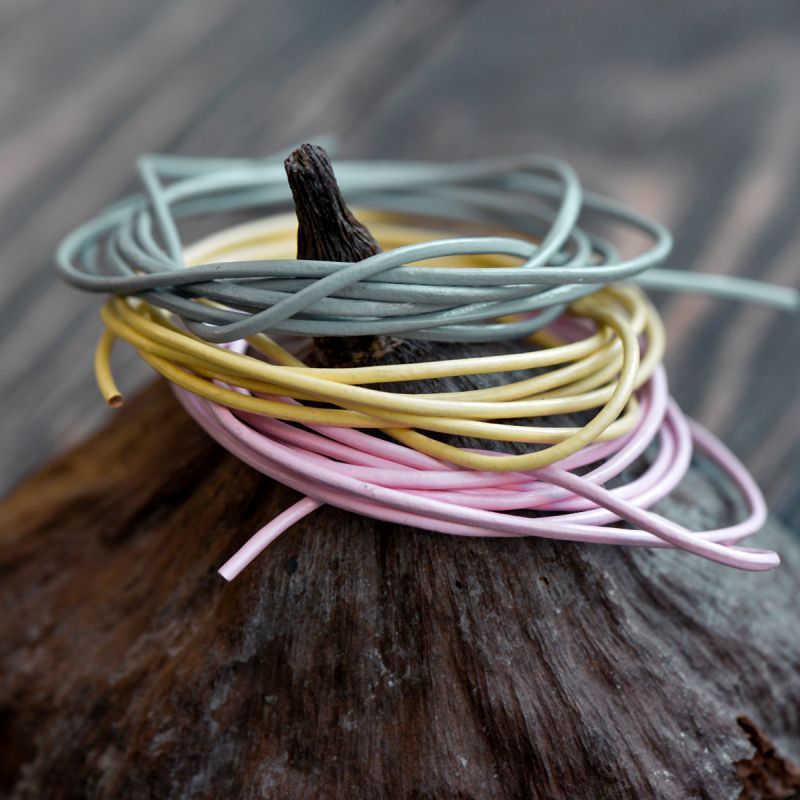 шнур кожаный, цвет сливочно-желтый, диаметр 1.5 мм