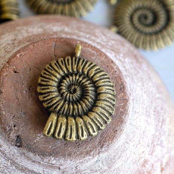 подвеска металлическая "аммонит", цвет античная бронза, 36x27x7 мм