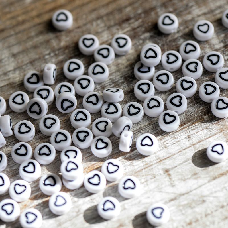 бусина, акрил "сердечки", плоская, цвет белый/черный, 7x4 мм