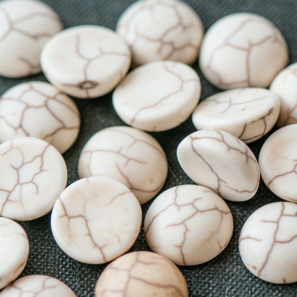 кабошон бирюза синтетическая, круглый, цвет античный белый, 10x4 мм