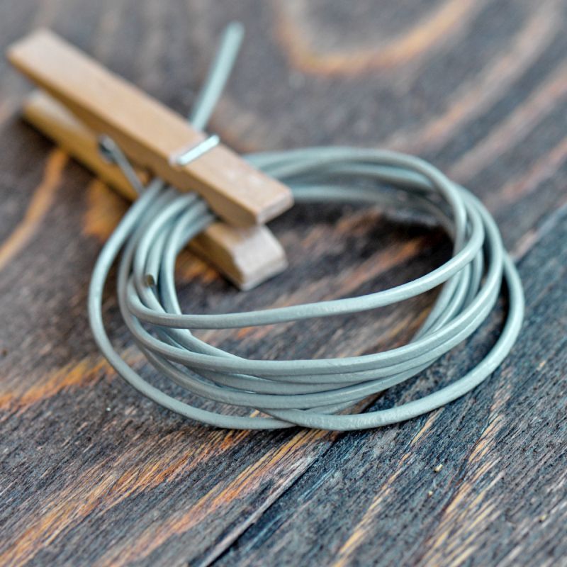 шнур кожаный, цвет светло-серый, диаметр 1.5 мм