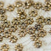 Разделитель для бусин "Цветочек", цвет античное золото, 4х1 мм (уп 3 г)