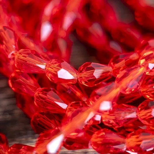 бусина "капля", граненая, стекло, цвет красный, 8х6 мм