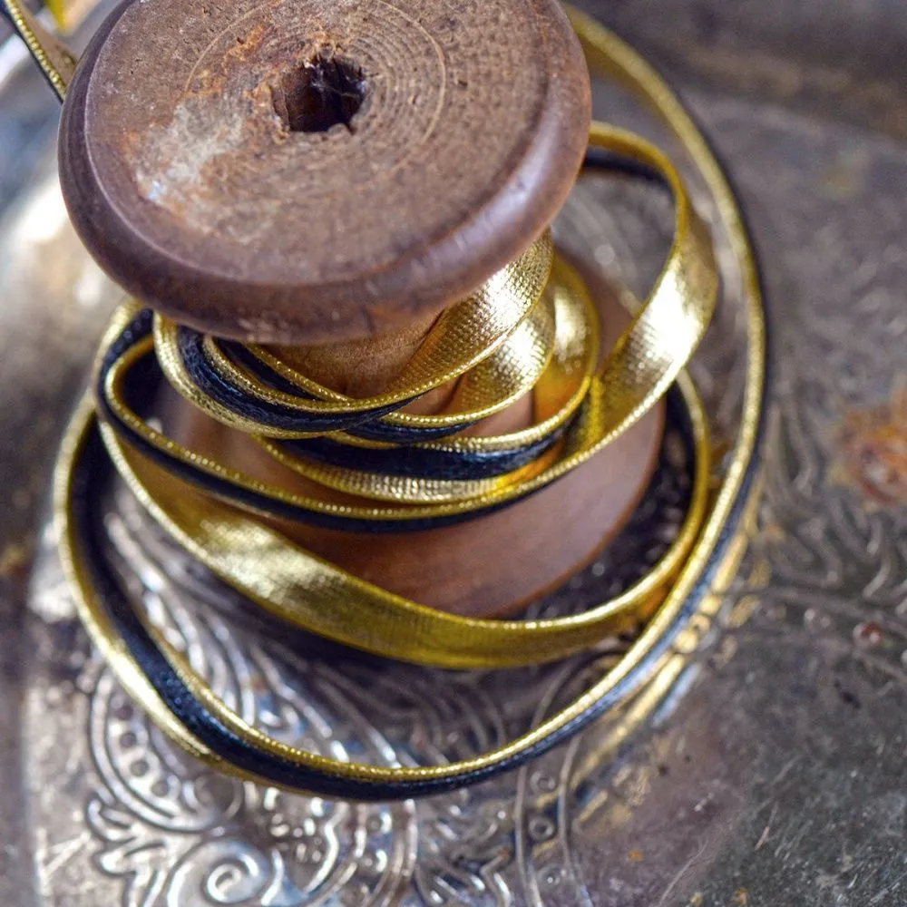 шнур, имитация кожи, плоский, цвет черный/золото, 5х1 мм