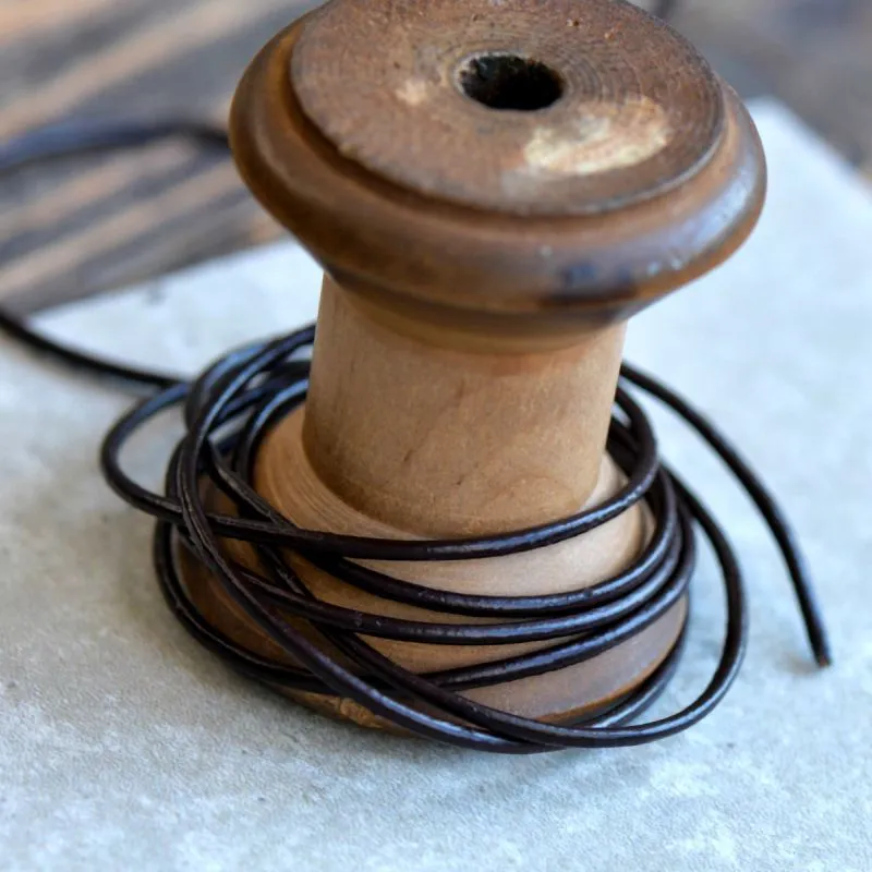 шнур кожаный, цвет черно-коричневый, диаметр 1.5 мм