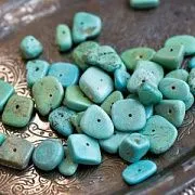 Бусина говлит (хаулит) осколки, бирюзовый бледный колорир., микс (уп. 10 гр)
