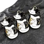 Подвеска металлическая "Кошачьи объятия", эмаль, цвет черный/молочный, 30x16 мм