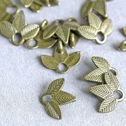 Коннектор "Трилистник", цвет античная бронза, 14x13x2 мм