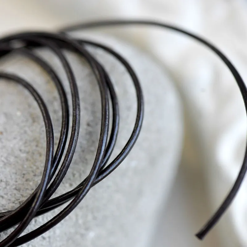 шнур кожаный, цвет черно-коричневый, диаметр 1.5 мм