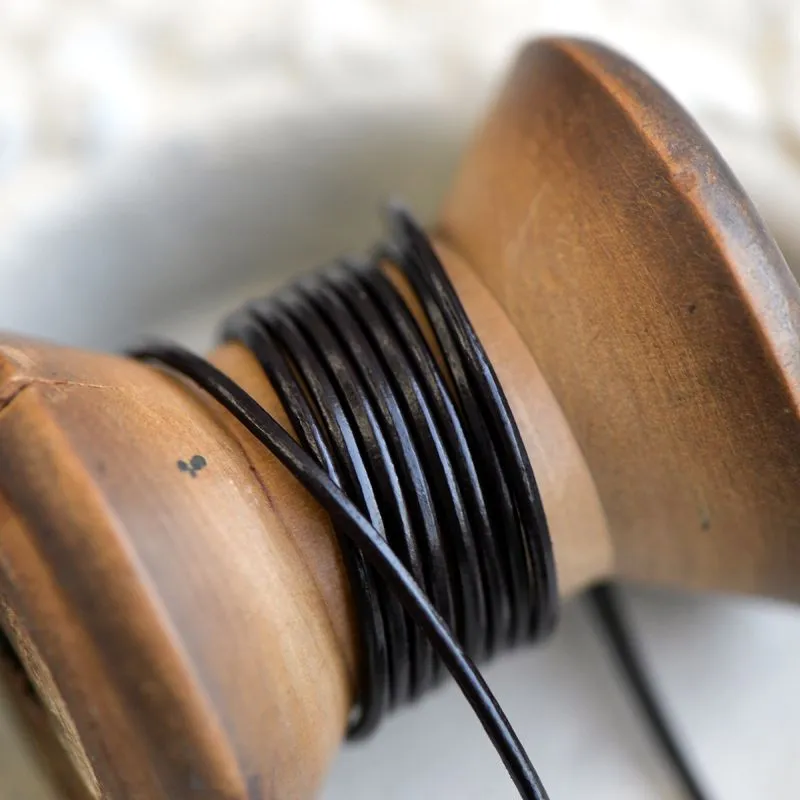 шнур кожаный, цвет черно-коричневый, диаметр 1.5 мм