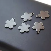 Подвеска стальная "Цветочек", цвет стальной, 13.5x12x1 мм