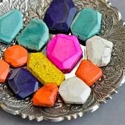 (ИМ) Бусина говлит (хаулит) граненая, цветовой микс, 20-50x22-34x6-10 мм