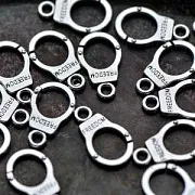 Подвеска металлическая "Наручник", цвет античное серебро, 17x10x1.5 мм