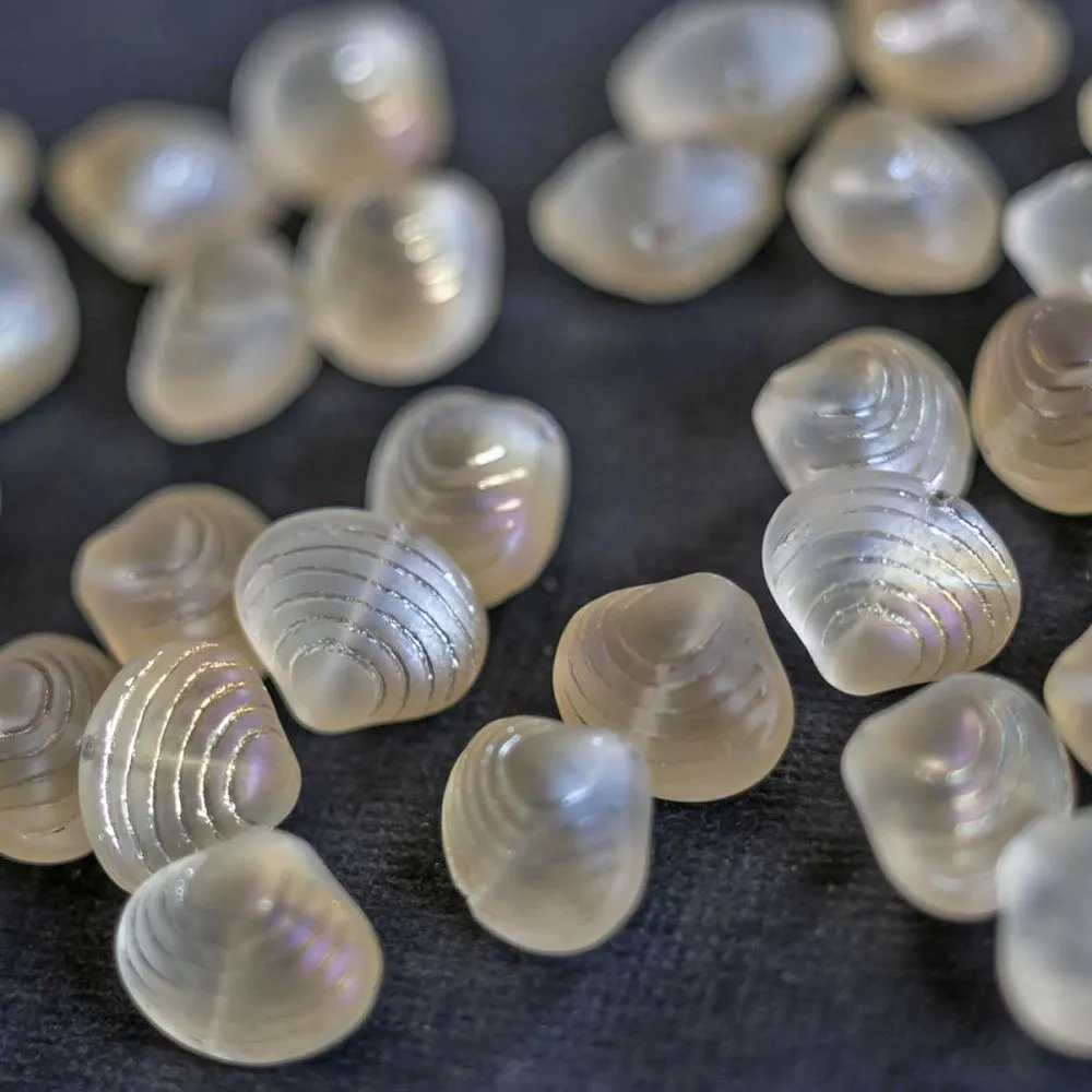 бусина "ракушка", стекло, цвет бежевый матовый, 12х14.5х10 мм