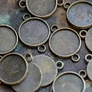 Коннектор-сеттинг круглый "Слайс", цвет античная бронза, 25x19x2 мм