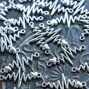 Коннектор "Heartbeat", цвет античное серебро, 31х16.5x2.5 мм